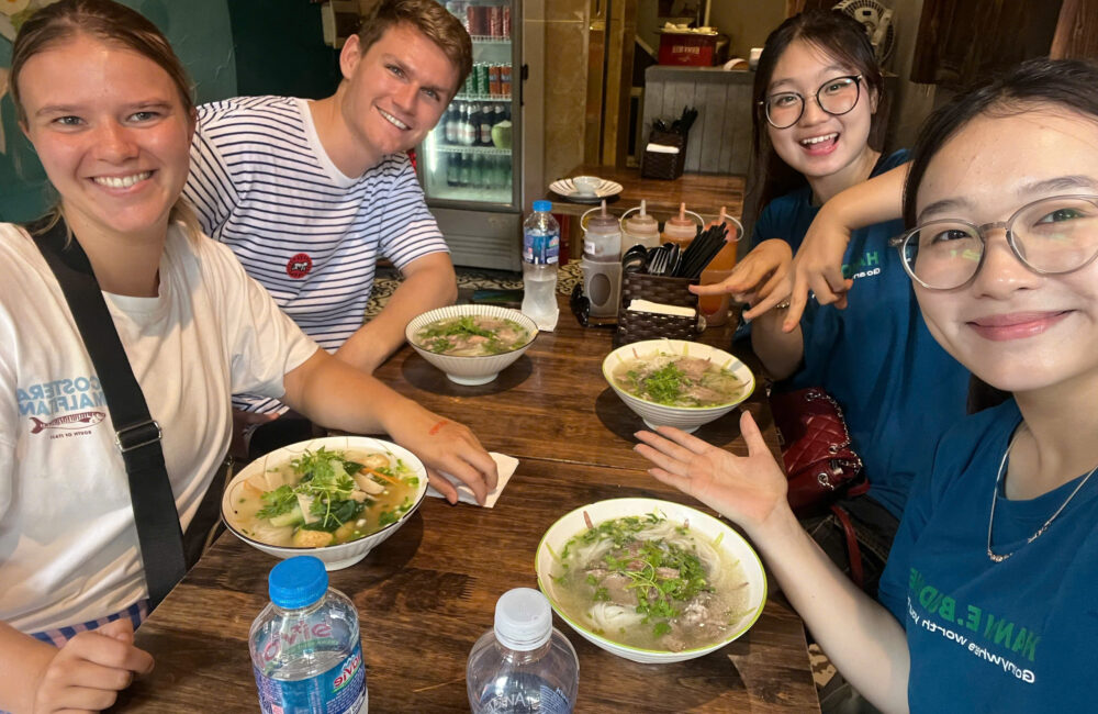 Hanoi e.Buddies free food tour